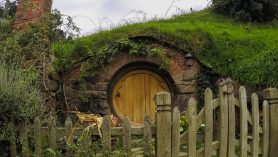 hobbiton tour kiwi experience tinggly voucher new zealand backpacker movie tour lord of the rings-8